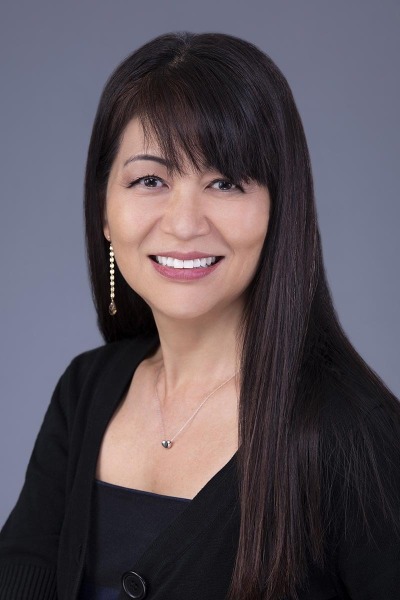 Professional headshot photographers in Honolulu for business, actors, entrepreneurs, doctors, lawyers, realtors, and entertainers on Oahu. Contact Hawaii Headshot Photos.