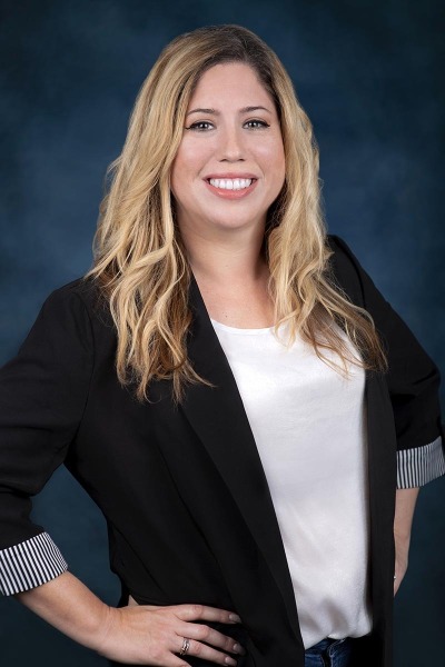 Professional headshot photographers in Honolulu for business, actors, entrepreneurs, doctors, lawyers, realtors, and entertainers on Oahu. Contact Hawaii Headshot Photos.