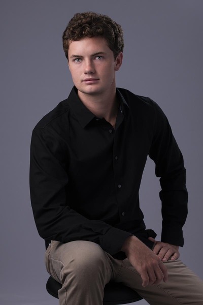 Hawaii professional headshot photographers based in Honolulu for models actors and businesses on Oahu. Contact Hawaii Headshot Photos 808-223-4256.