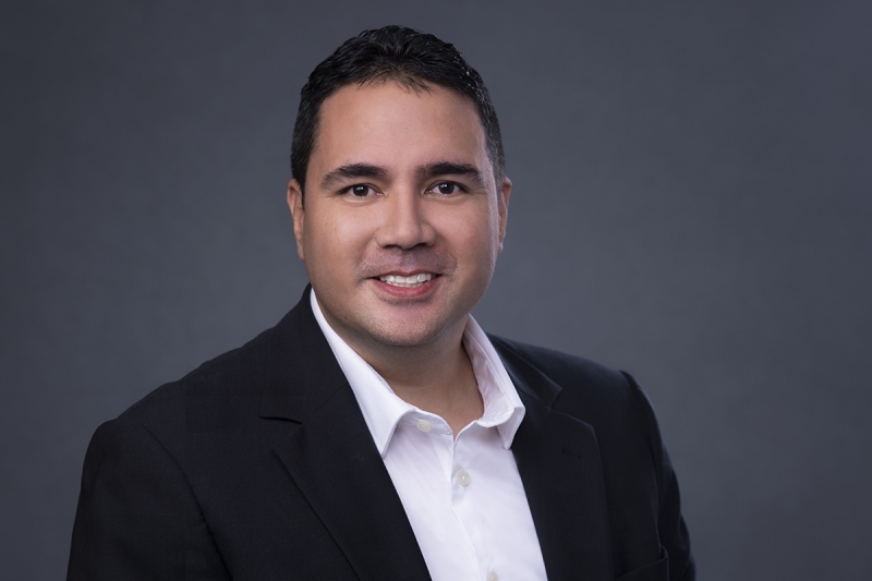 Professional headshot photographers in Honolulu for business, actors, entrepreneurs, doctors, lawyers, realtors, and entertainers on Oahu. Contact Hawaii Headshot Photos.