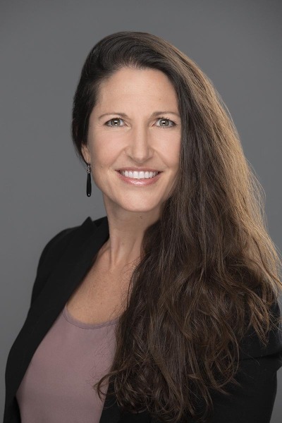 Professional headshot photographers in Honolulu for business, actors, entrepreneurs, doctors, lawyers, realtors, and entertainers on Oahu. Contact Hawaii Headshot Photos.