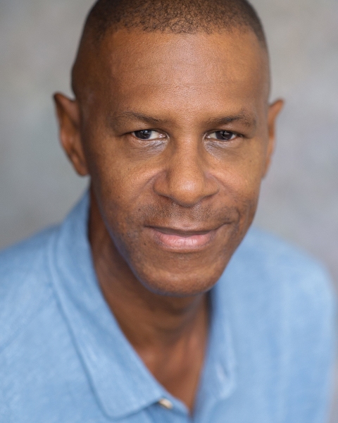 Professional headshot photographers in Honolulu for business, actors, entrepreneurs, doctors, lawyers, realtors, and entertainers on Oahu. Contact Hawaii Headshot Photos.