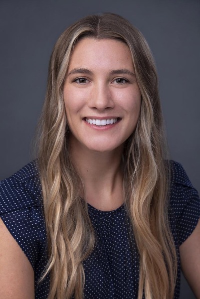 Professional headshot photographers in Honolulu for business, actors, entrepreneurs, doctors, lawyers, realtors, and entertainers on Oahu. Contact Hawaii Headshot Photos.