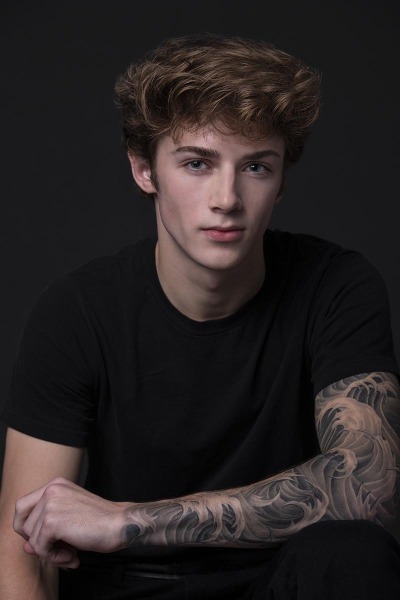 Professional headshot photographers in Honolulu for business, actors, entrepreneurs, doctors, lawyers, realtors, and entertainers on Oahu. Contact Hawaii Headshot Photos.