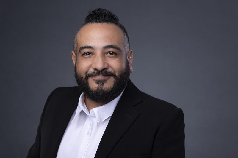 Professional headshot photographers in Honolulu for business, actors, entrepreneurs, doctors, lawyers, realtors, and entertainers on Oahu. Contact Hawaii Headshot Photos.