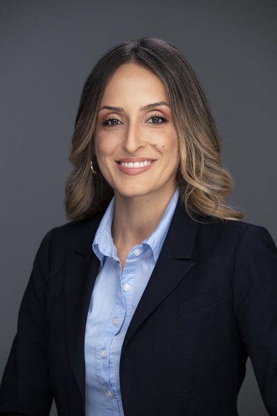 Professional headshot photographers in Honolulu for business, actors, entrepreneurs, doctors, lawyers, realtors, and entertainers on Oahu. Contact Hawaii Headshot Photos.