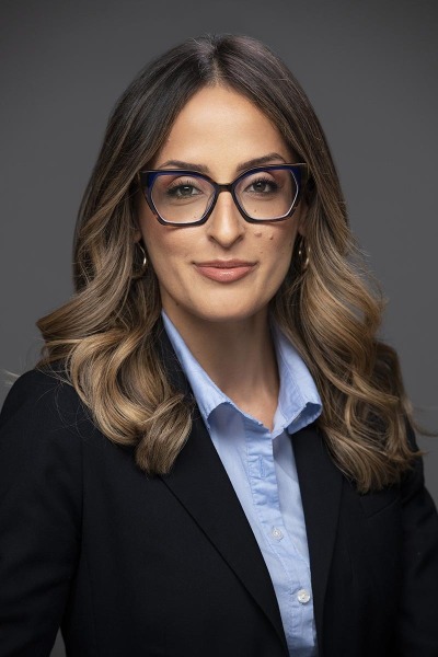 Professional headshot photographers in Honolulu for business, actors, entrepreneurs, doctors, lawyers, realtors, and entertainers on Oahu. Contact Hawaii Headshot Photos.