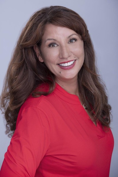 Professional business headshots for realtors, lawyers, doctors, healthcare workers, medical professionals, and corporate teams by Hawaii Headshot Photos in Honolulu.