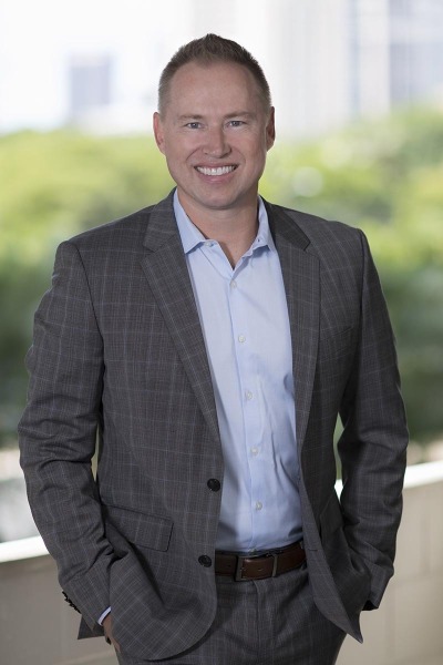 Professional business headshots for realtors, lawyers, doctors, healthcare workers, medical professionals, and corporate teams by Hawaii Headshot Photos in Honolulu.