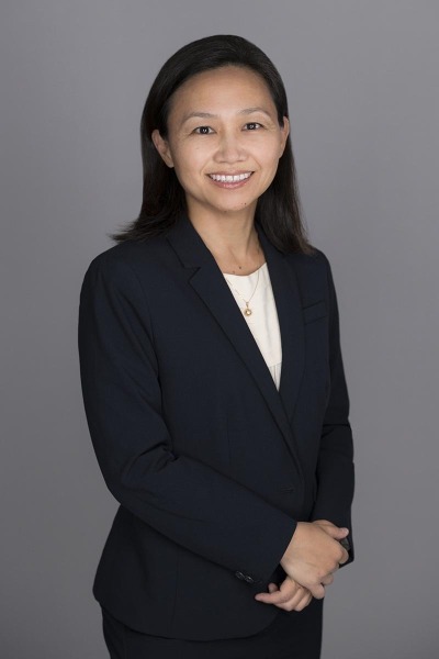 Professional business headshots for realtors, lawyers, doctors, healthcare workers, medical professionals, and corporate teams by Hawaii Headshot Photos in Honolulu.