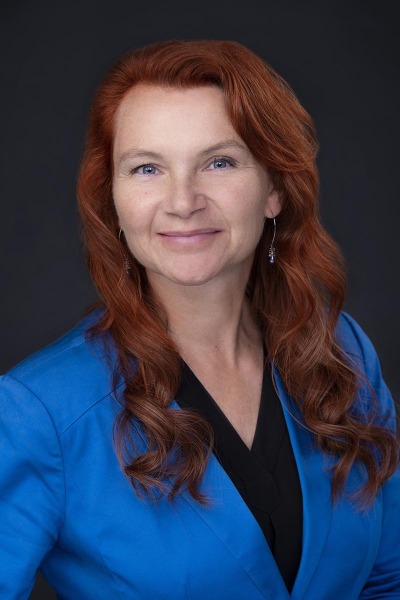 Professional headshot photographers in Honolulu for business, actors, entrepreneurs, doctors, lawyers, realtors, and entertainers on Oahu. Contact Hawaii Headshot Photos.