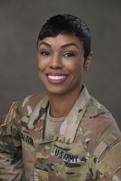 Professional headshot photographers in Honolulu for business, actors, entrepreneurs, doctors, lawyers, realtors, and entertainers on Oahu. Contact Hawaii Headshot Photos.