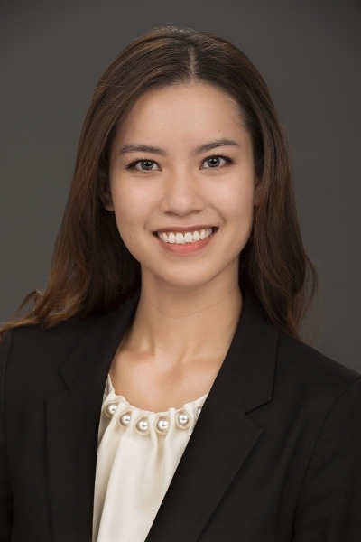 business headshots for Oahu professionals by Hawaii Headshot photos in Honolulu. Providing professional headshots for real estate, doctors, lawyers, actors, students, insurance, construction, banking, executives, and more.