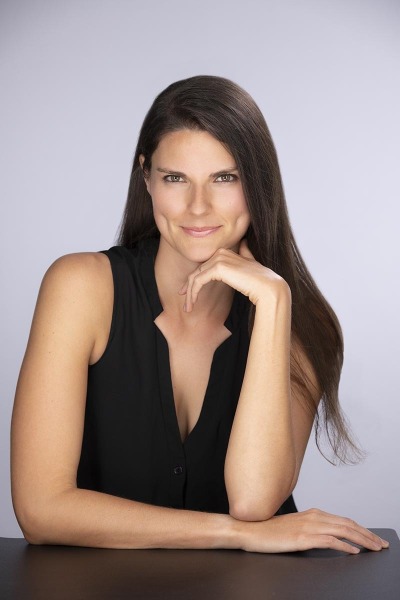 Professional headshot photographers in Honolulu for business, actors, entrepreneurs, doctors, lawyers, realtors, and entertainers on Oahu. Contact Hawaii Headshot Photos.