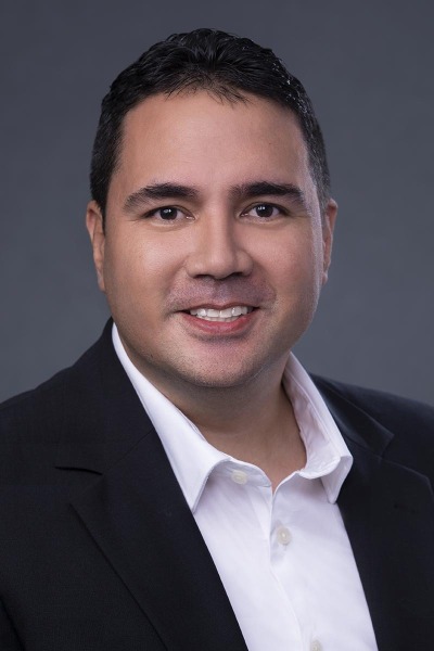 Professional headshot photographers in Honolulu for business, actors, entrepreneurs, doctors, lawyers, realtors, and entertainers on Oahu. Contact Hawaii Headshot Photos.