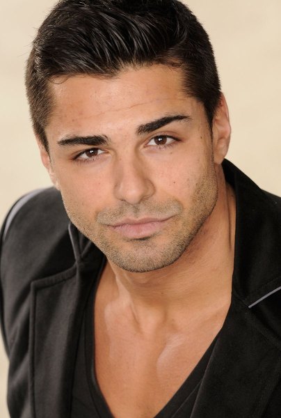 headshot-actor_rzg4432