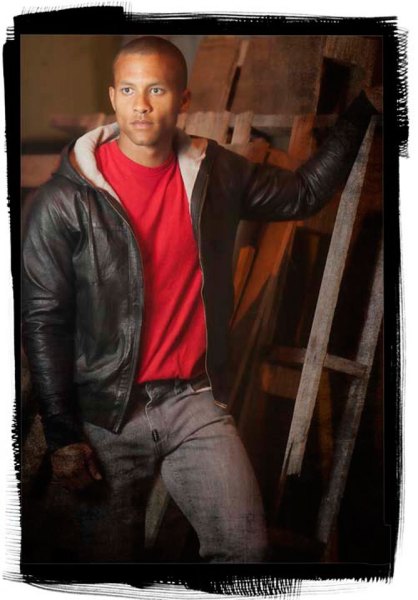 Corporate and creative headshots for business professionals, artists, writers, and creative talents on Oahu by Hawaii Headshot Photos photographers Erica and Ronen.