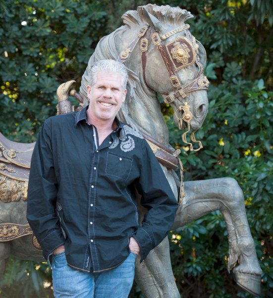 Corporate and creative headshots for business professionals, artists, writers, and creative talents on Oahu by Hawaii Headshot Photos photographers Erica and Ronen.