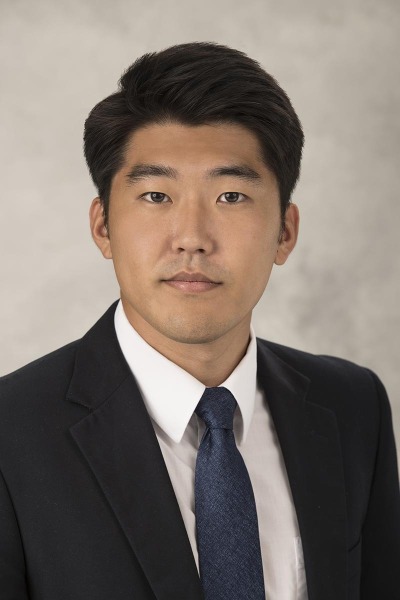 business headshots for professionals in honolulu by hawaii headshot photos. Professional head shots for doctors, lawyers, executives, actors, realtors, construction, healthcare, banking and more.