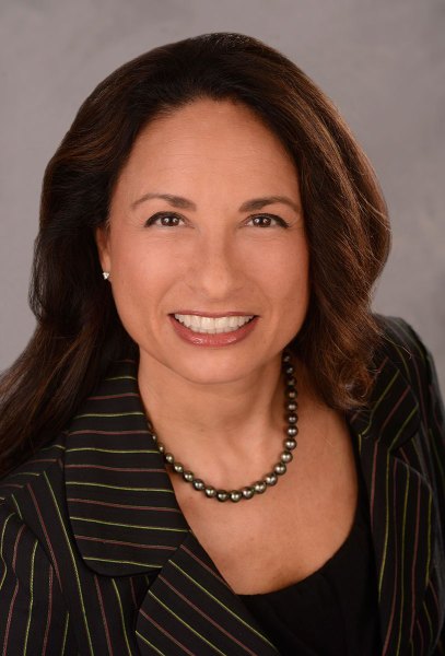 web-laura-nye-headshot_rgz3827-1