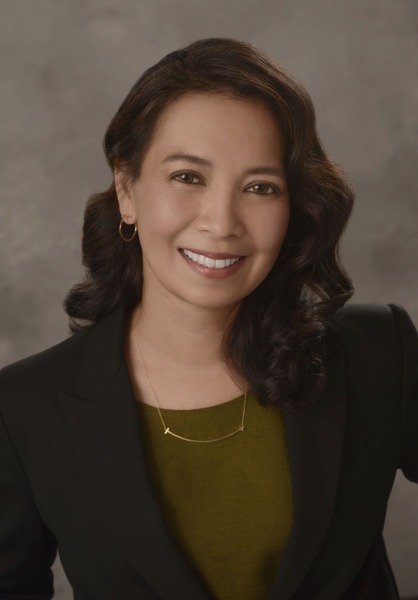 Business headshots for professionals by Hawaii Headshot Photos in Honolulu. Erica McMillan & Ronen Zilberman