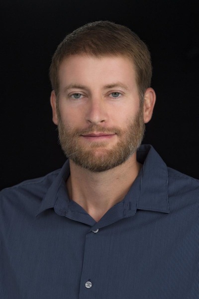 Business headshots for professionals on Oahu by Hawaii Headshot Photos based in Honolulu.